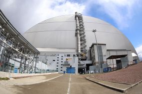 Конфайнмент над четвертым энергоблоком ЧАЭС