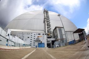 Конфайнмент над четвертым энергоблоком ЧАЭС