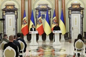 Meeting between Volodymyr Zelenskyy and Maia Sandu with media representatives