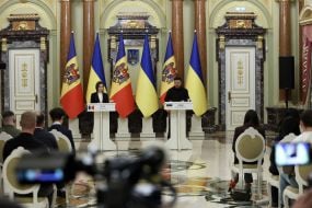 Meeting between Volodymyr Zelenskyy and Maia Sandu with media representatives