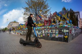 An improvised memorial to the fallen Ukrainian soldiers in Kyiv
