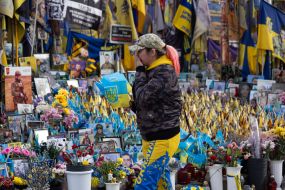 An improvised memorial to the fallen Ukrainian soldiers in Kyiv