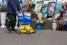 An improvised memorial to the fallen Ukrainian soldiers in Kyiv