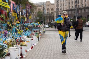 An improvised memorial to the fallen Ukrainian soldiers in Kyiv