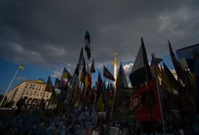 Прапорці на згадку про загиблих захисників України