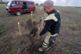 Александр Гук забивает вешки