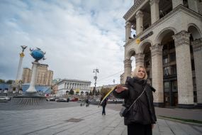 A woman with a ribbon in the colors of the Ukrainian flag on Independence Square in Kyiv