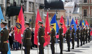 Церемонія винесення прапорів військових та оборонних структур України