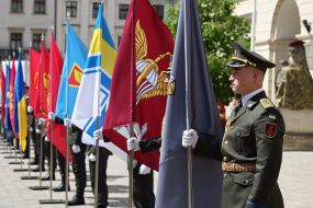 Церемонія винесення прапорів військових та оборонних структур України