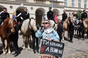Ветерани й пацієнти UNBROKEN урочистою кінною ходою проїхали центральними вулицями