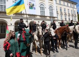 Ветерани й пацієнти UNBROKEN урочистою кінною ходою проїхали центральними вулицями
