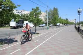 Велосипедна доріжка на Оболоні в Києві