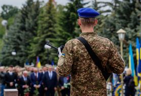 Участники мемориальных мероприятий, приуроченных ко Дню памяти и победы над нацизмом во Второй мировой войне