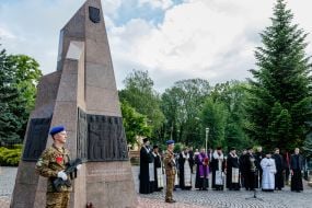 Участники мемориальных мероприятий, приуроченных ко Дню памяти и победы над нацизмом во Второй мировой войне
