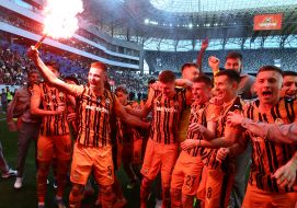 Игроки ФК "Шахтер"радуются победе