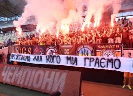Игроки ФК "Шахтер" и болельщики
