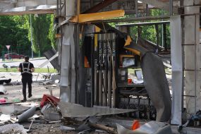 Последствия попадания ракеты в АЗС в Киеве