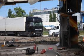 Последствия попадания ракеты в АЗС в Киеве