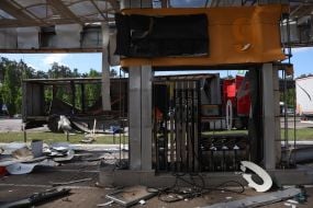 Последствия попадания ракеты в АЗС в Киеве