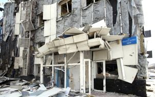 Пошкоджений внаслідок обстрілу Києва бізнес-центр