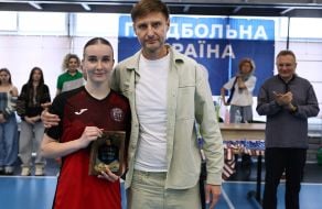 Andriy Melnyk congratulates the participants of the match