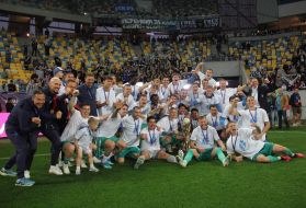 Игроки ФК "Динамо" радуются победе