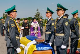 Clergymen conduct a funeral service during the solemn ceremony of meeting the coffins with the ashes of UNR Army Colonel and OUN leader Andriy Melnyk