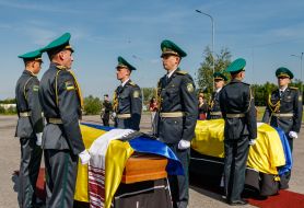 Honor guard during the solemn ceremony of meeting the coffin with the ashes of the colonel of the UNR Army and the leader of the OUN Andriy Melnyk