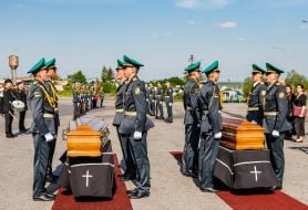 Honor guard during the solemn ceremony of meeting the coffin with the ashes of the colonel of the UNR Army and the leader of the OUN Andriy Melnyk