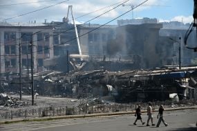 Майже вщент знищений внаслідок обстрілу Лук'янівський ринок у Києві