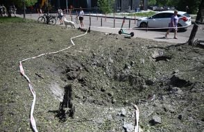 Воронка от ракеты по ул. Шолуденко в Киеве