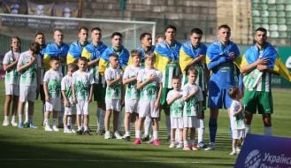 Players of FC Karpaty (Lviv) during the performance of the anthem
