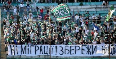 Fans of FC Karpaty (Lviv) unfurled a banner with the inscription: "No migration! Save the nation!"