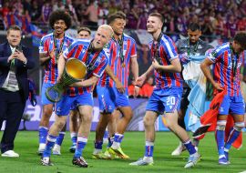 Игроки  ФК "Кристал Пэлас" радуются победе