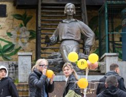 Памятник Николаю Гоголю на Андреевском спуске в Киеве