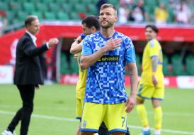 Андрій Ярмоленко дякує вболівальникам
