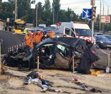 Розбитий автомобіль Mercedes