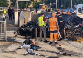 Розбитий автомобіль Mercedes