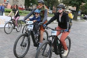 Участники благотворительного велопробега «Кручу педали, чтобы они жили» во Львове