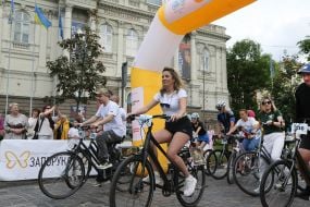 Участники благотворительного велопробега «Кручу педали, чтобы они жили» во Львове