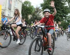 Участники благотворительного велопробега «Кручу педали, чтобы они жили» во Львове