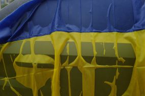 Wet Ukrainian flag on a coffin