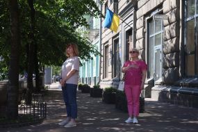 Люди чтят память погибшего добровольца
