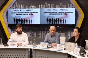 Oleksandr Pozniy, Maksym Butchenko and Vira Yastrebova