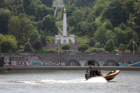 Рятувальний човен під час профілактичного рейду на Дніпрі в Києві