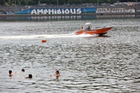 Рятувальний човен під час профілактичного рейду на Дніпрі в Києві