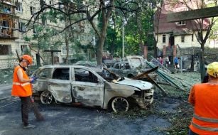 Згорілі внаслідок обстрілу Києва автомобілі