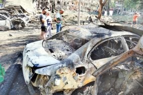 Згорілі внаслідок обстрілу Києва автомобілі