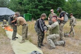 Курс військової підготовки для українських підлітків поблизу Львова