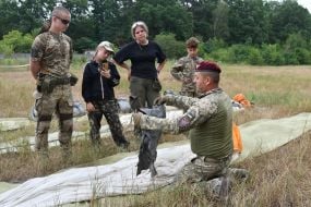 Курс військової підготовки для українських підлітків поблизу Львова